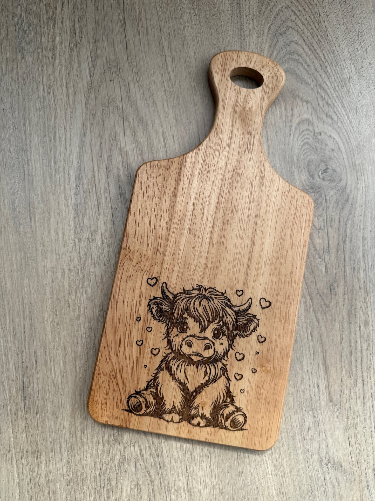 Engraved Wooden Serving Board โ Cute Highland Cow Design